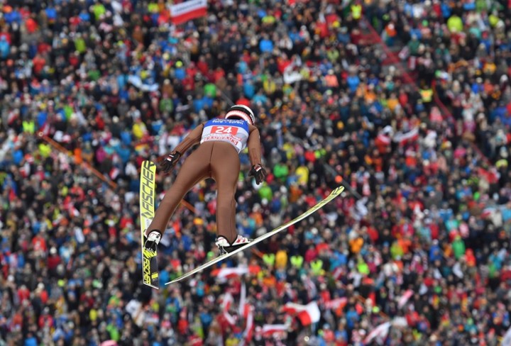 Kazašský skokan predviedol tvrdé a nepríjemné salto